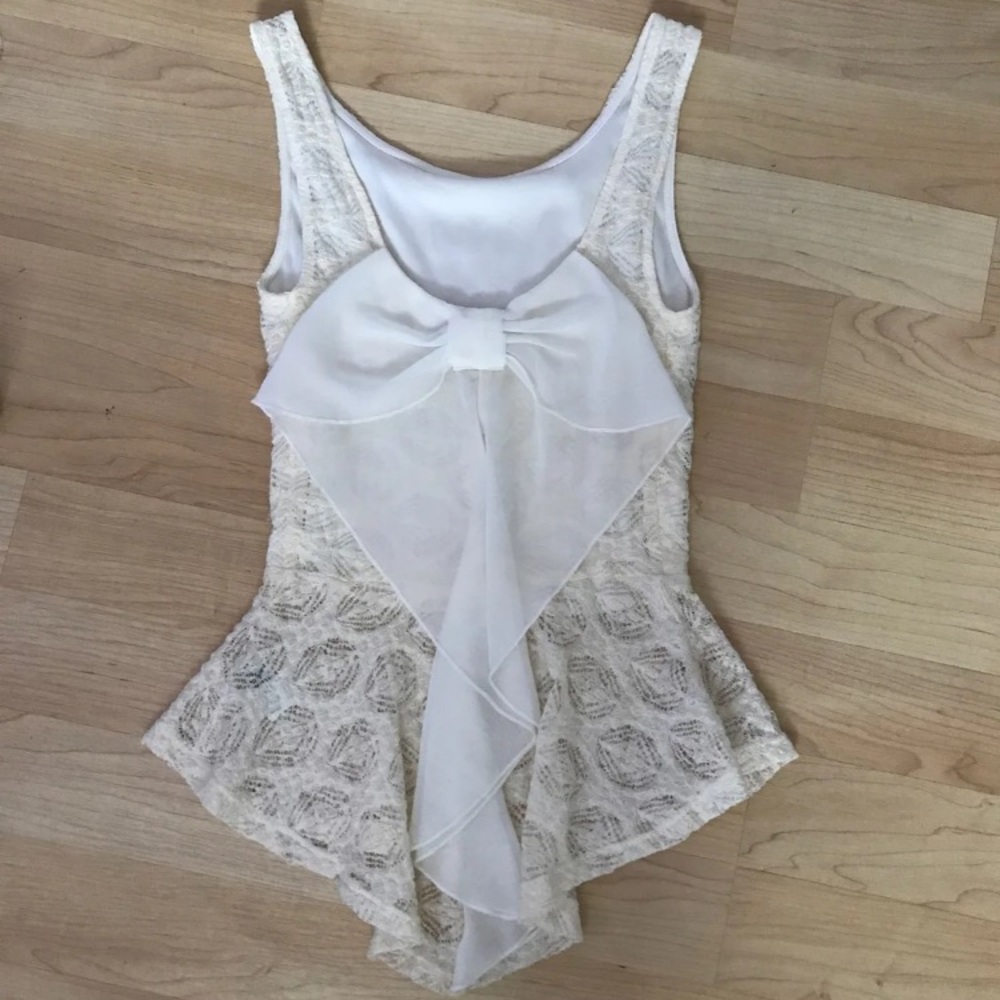 Off white lacy tank with bow NWOT